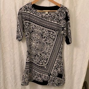 Long black and white tunic